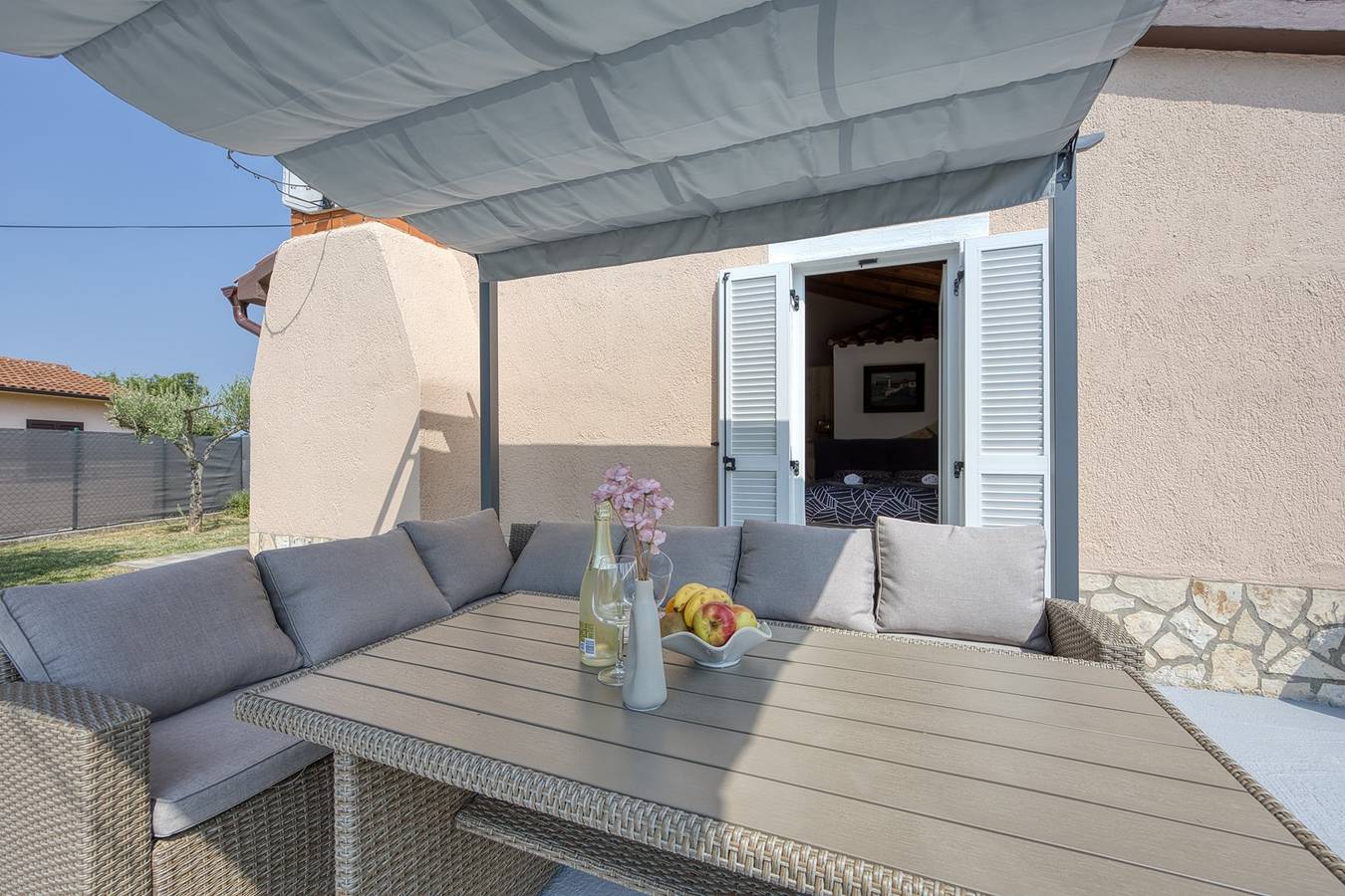 Ganze Wohnung, Romantic Studio Apartment with Private Pool in Kanfanar, Zentralistrien