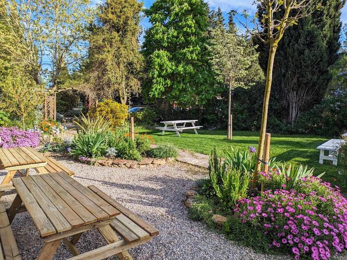 Location de vacances pour 10 personnes, avec vue et jardin ainsi que piscine et terrasse à Verzeille - 4