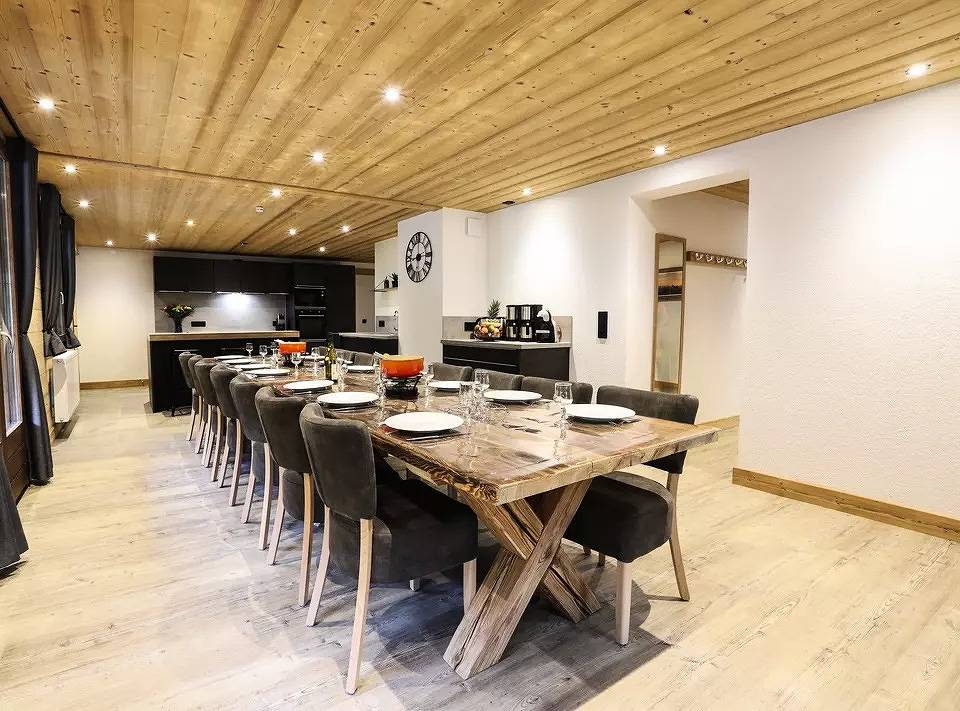 Entire apartment, 8 Rooms for 15 Persons in Châtel, Les Portes du Soleil