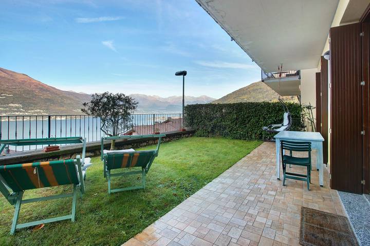 Apartamento inteiro, Apartamento 'Vista Sul Lago Di Como' com vista para o lago, terraço privado e acesso Wi-Fi in Bellano, Alpes de Bergamo Ocidental