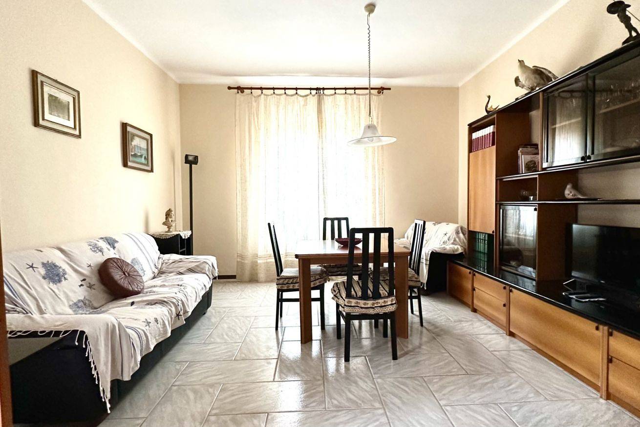Apartamento entero, N279 - Numana, large four-room apartment with terrace in Sirolo, Riviera del Conero