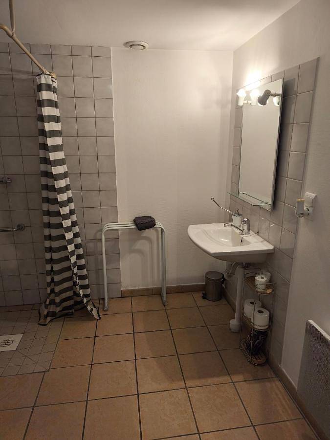 Hôtel pour 2 personnes, animaux acceptés à Cercy-la-Tour - 2