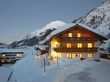 Ferienhaus für 4 Personen, mit Sauna und Ausblick sowie Terrasse in Lech am Arlberg
