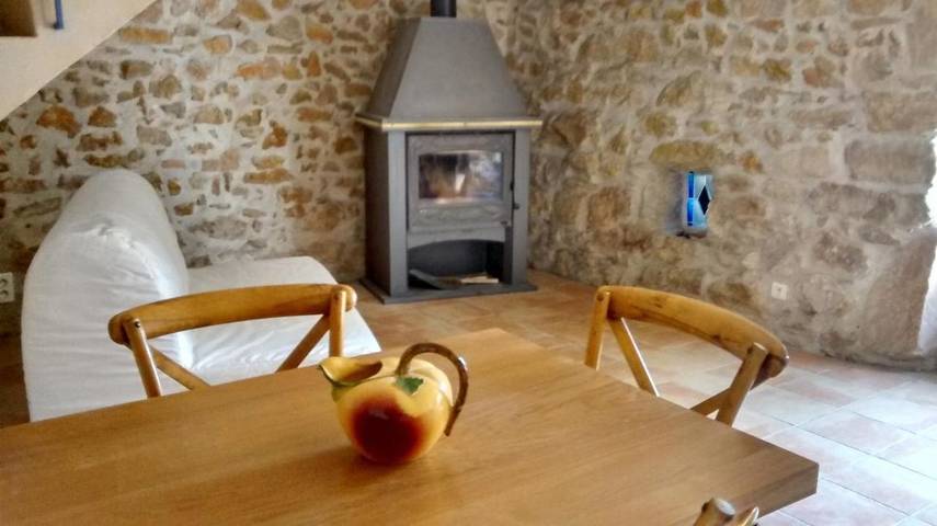 Location de vacances pour 4 personnes, avec vue ainsi que jardin et piscine, animaux acceptés à Vagnas - 3