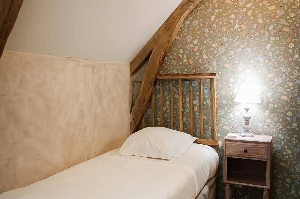 La Grange de René with wood-fired Nordic bath in Cajarc, Massif Central