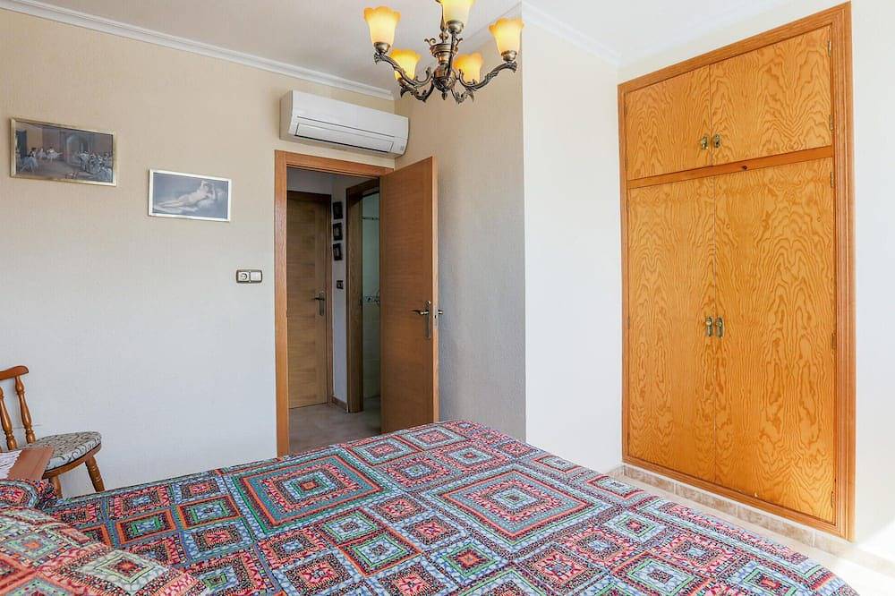 Awesome home in Santa Pola with Wifi in Playa Lisa, Santa Pola
