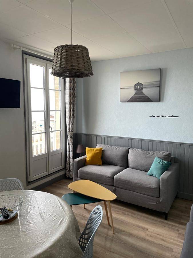 Appartement entier, One-Bedroom Apartment in Luc-sur-Mer, Région de Caen