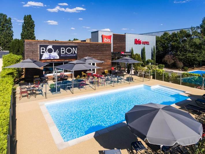 Hôtel pour 2 personnes, avec Terrasse ainsi que Jardin et Piscine