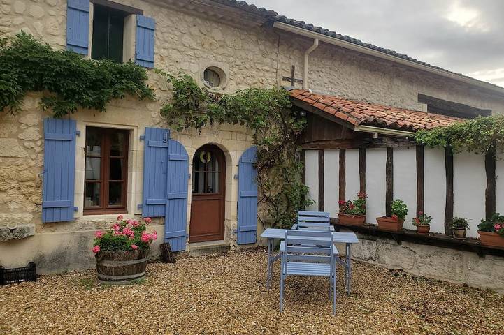Location de vacances pour 2 personnes, avec sauna, animaux acceptés à Saint-Privat-des-Prés
