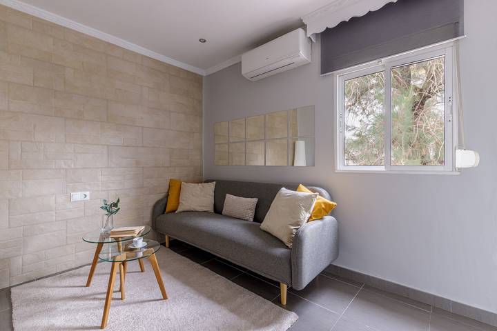 Entire apartment, Apartment 'Málaga Dream' with Wi-Fi and Air Conditioning in Ciudad Jardín (Málaga), Malaga