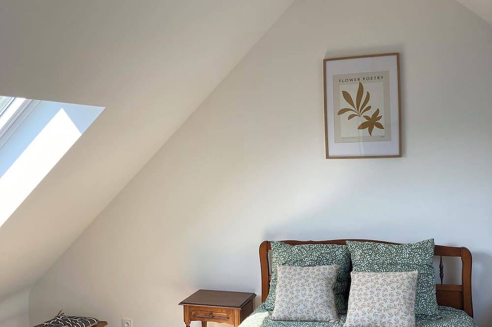 Detached stone house - Mt. St. Michel - set on a hill overlooking the bay in Roz-sur-Couesnon, Bahía del Monte Saint-Michel