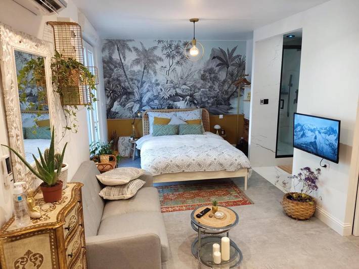 Location de vacances pour 2 personnes, avec jardin et jacuzzi à Bron - 2