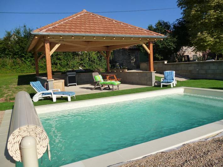 Gîte pour 4 personnes, avec Terrasse ainsi que Jardin et Piscine