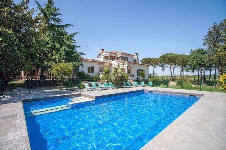 Gîte pour 20 personnes, avec jacuzzi ainsi que jardin et balcon, animaux acceptés à Sils - 4