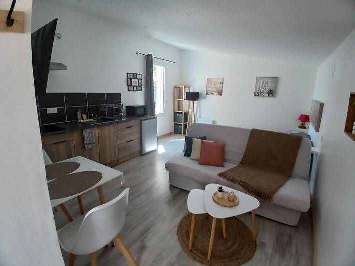 Location de vacances pour 3 personnes, avec Terrasse ainsi que Jardin et Piscine à Caillac