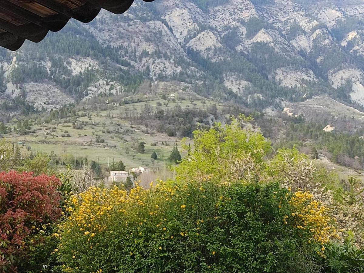 Appartement entier, Apartment with Mountain View in Entrevaux, Région Castellane