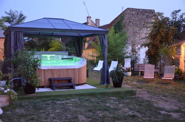 Ferienhaus für 10 Personen, mit Whirlpool und Terrasse sowie Garten - 1