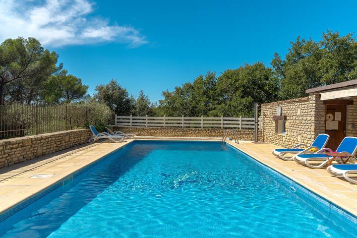 Villa "Les Vallons" met privézwembad, tuin en Wi-Fi in Lioux, Parc naturel régional du Luberon