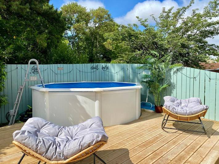 Location de vacances pour 4 personnes, avec jardin ainsi que vue et piscine à Aulnay - 2