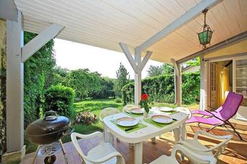 Gîte pour 6 personnes, avec piscine et jacuzzi ainsi que jardin et sauna à Tamniès