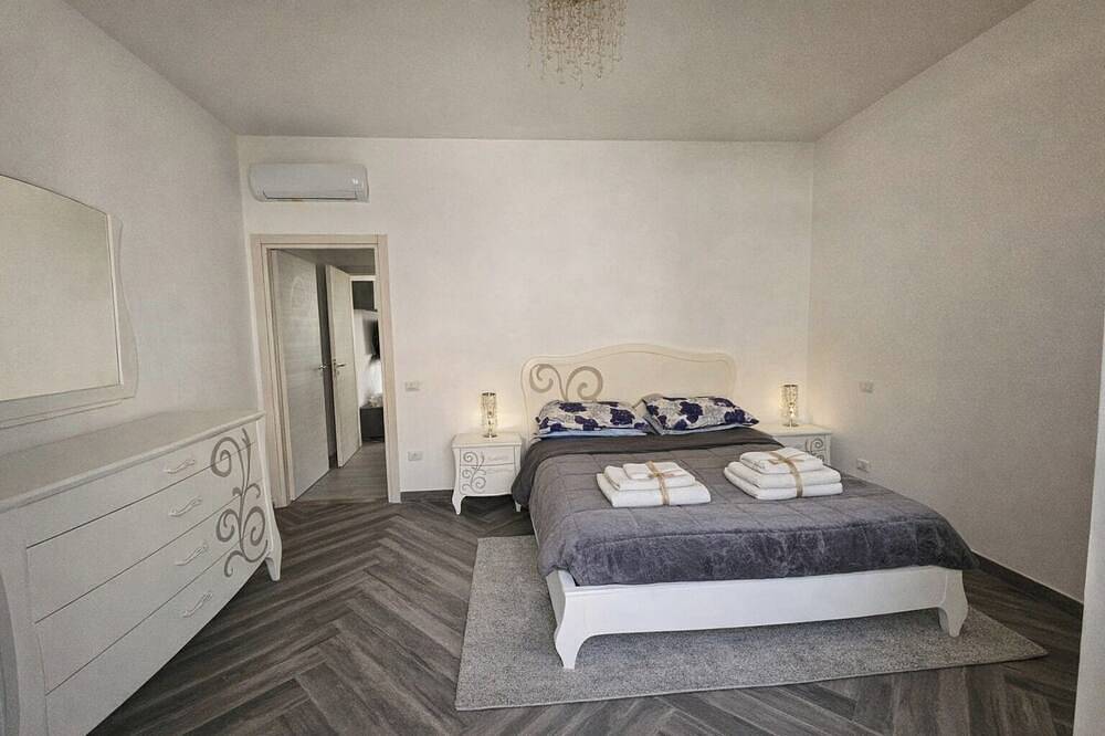 Entire apartment, Independent apartment, with outdoor space to enjoy total relaxation in Piano di Sorrento, Naples Province