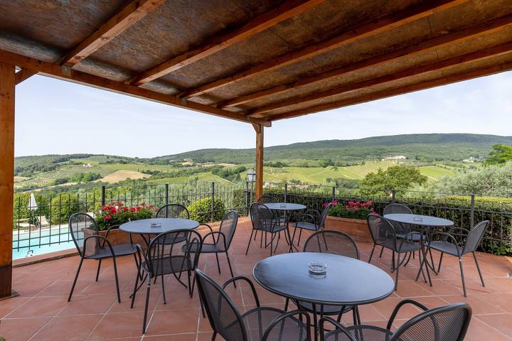 Geheel appartement, Vakantieappartement "Suite Limonaia" met gedeeld zwembad, terras en Wi-Fi in San Gimignano, Provincie Siena