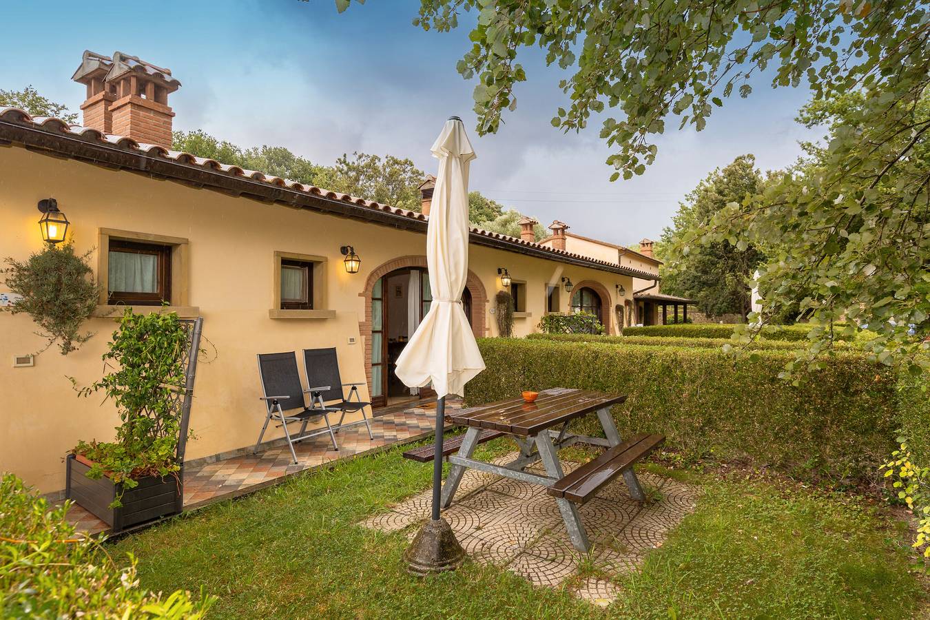 Apartamento entero, Apartamento 'Convolvolo' con piscina compartida, Wi-Fi y aire acondicionado in Santa Luce, Costa de la Maremma