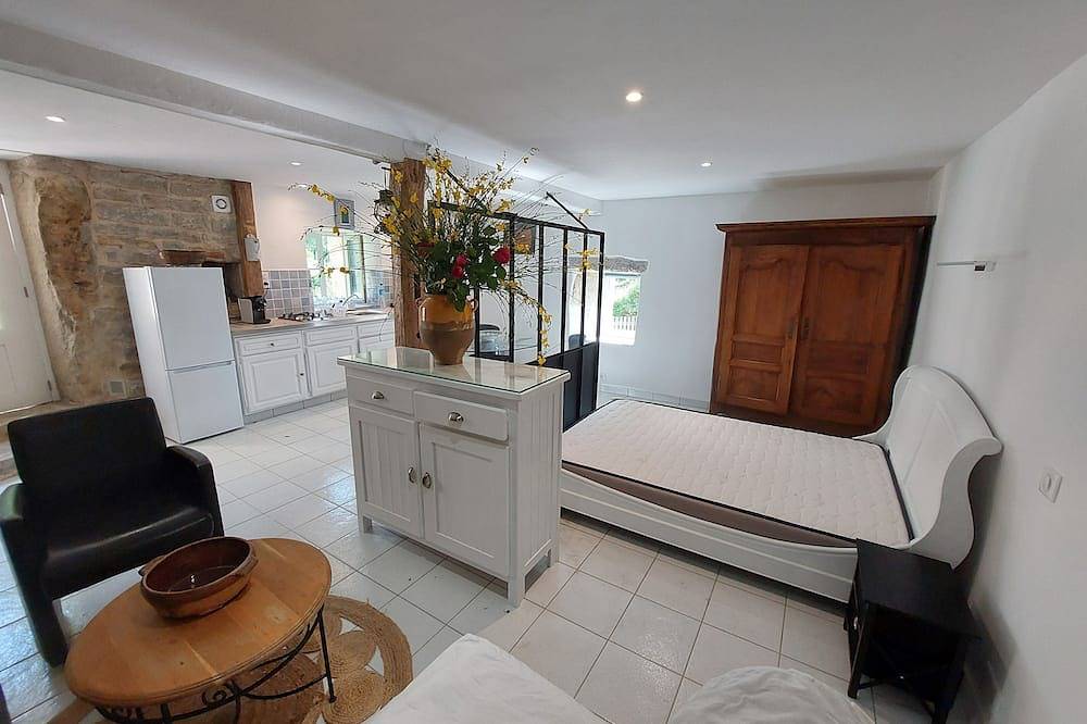 Haus mit beheiztem Pool und Trampolin in Espinas, Tarn-et-Garonne