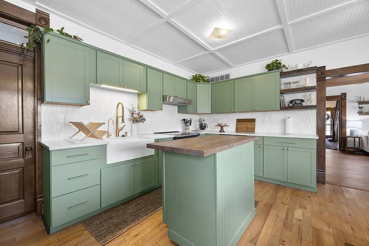 Vacation rental for 14 people, with yard and hot tub in Hocking Hills State Park