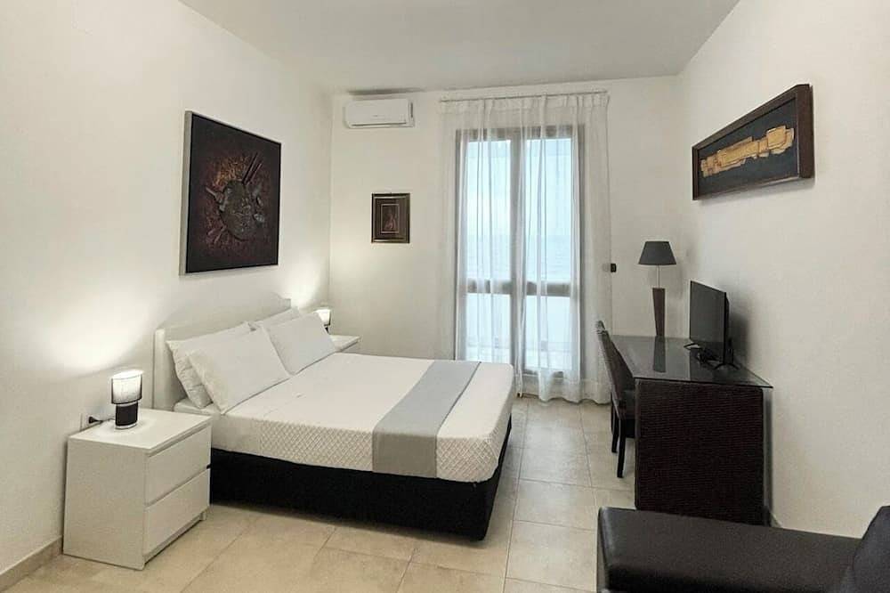 Ganze Wohnung, Sea View Apartment With Terrace And Private Heated Jacuzzi in Conchiglie-Alto Lido, Golf von Tarent