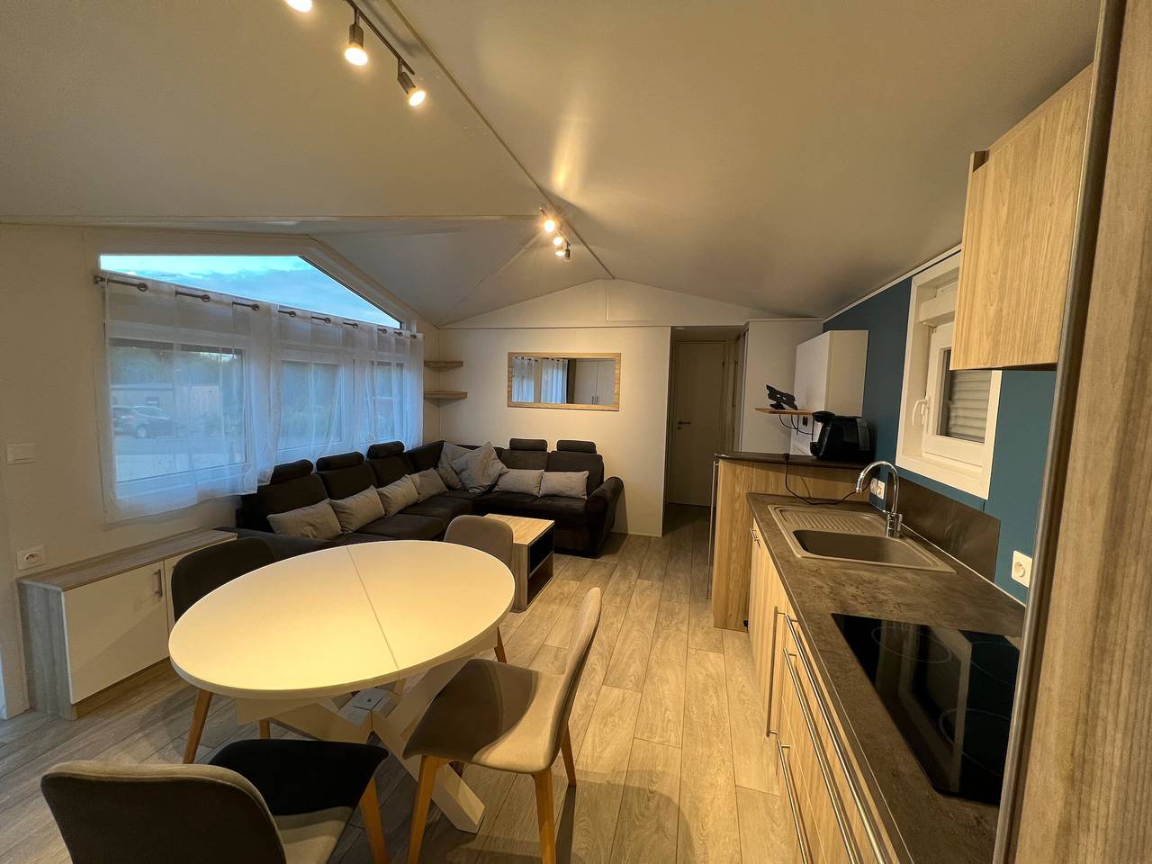 Mobilheim 'Mobil Home 4 Saisons Saint-Jacques' mit privater Terrasse, privatem Garten und Wi-Fi in Sarzeau, Côte des Mégalithes