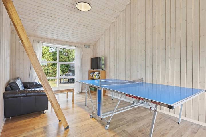 Aktivitetshus på Rømø – sauna, vildmarksbad og trampolin in Sønderstrand, Tagholm