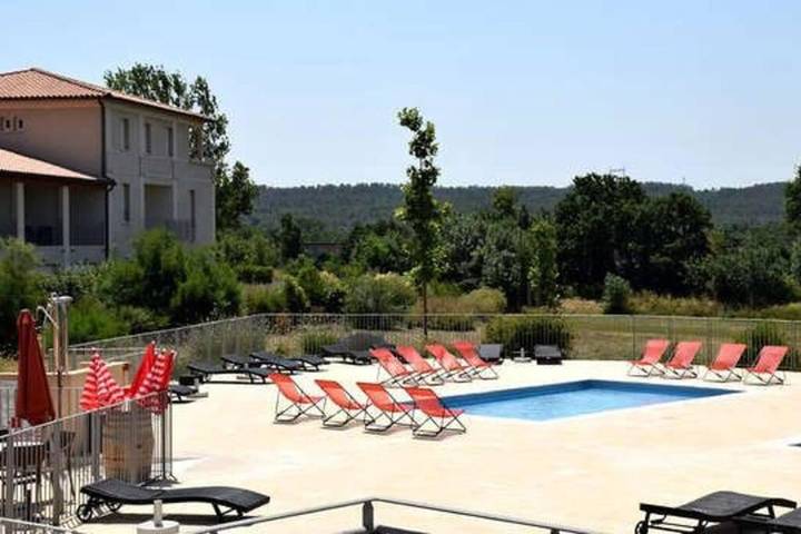 Gîte pour 6 personnes, avec Terrasse et Jardin ainsi que Piscine et Vue à Azille