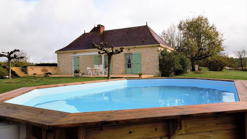Gîte pour 4 personnes, avec piscine ainsi que jardin et terrasse à Thédirac