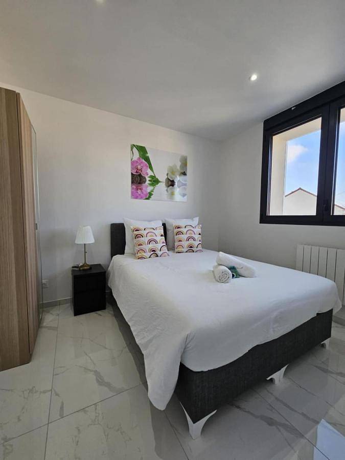 Appartement entier, One-Bedroom Apartment in Paray-Vieille-Poste, Essonne