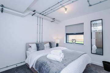 Apartment for 4 People in Warrington, Cheshire, Photo 2
