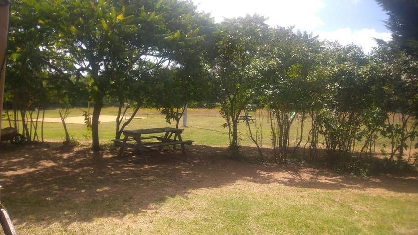 Location de vacances pour 2 personnes, avec terrasse ainsi que piscine et vue, animaux acceptés à Thurageau - 4