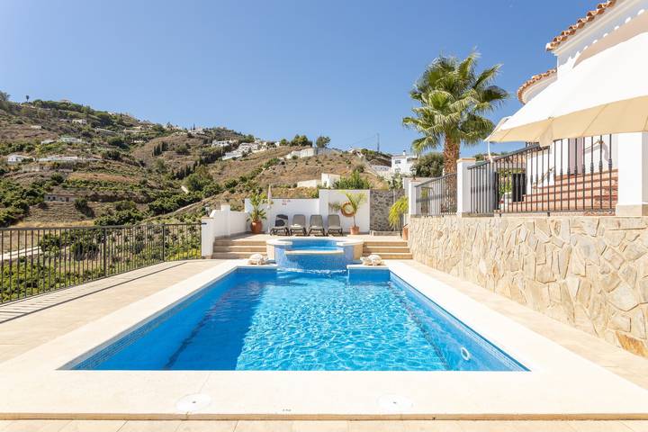 Ferienhaus für 8 Personen, mit Balkon und Garten sowie Kinderpool in Nerja - 3