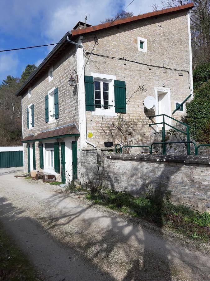 Location de vacances pour 6 personnes, avec vue et terrasse, animaux acceptés à Doulaincourt-Saucourt