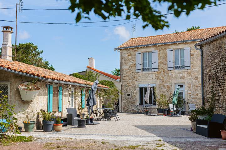 Ferienhaus 'Gîte Les Cigognes' mit Gemeinschaftspool, Wlan und Klimaanlage in Marennes, Côte de Beauté