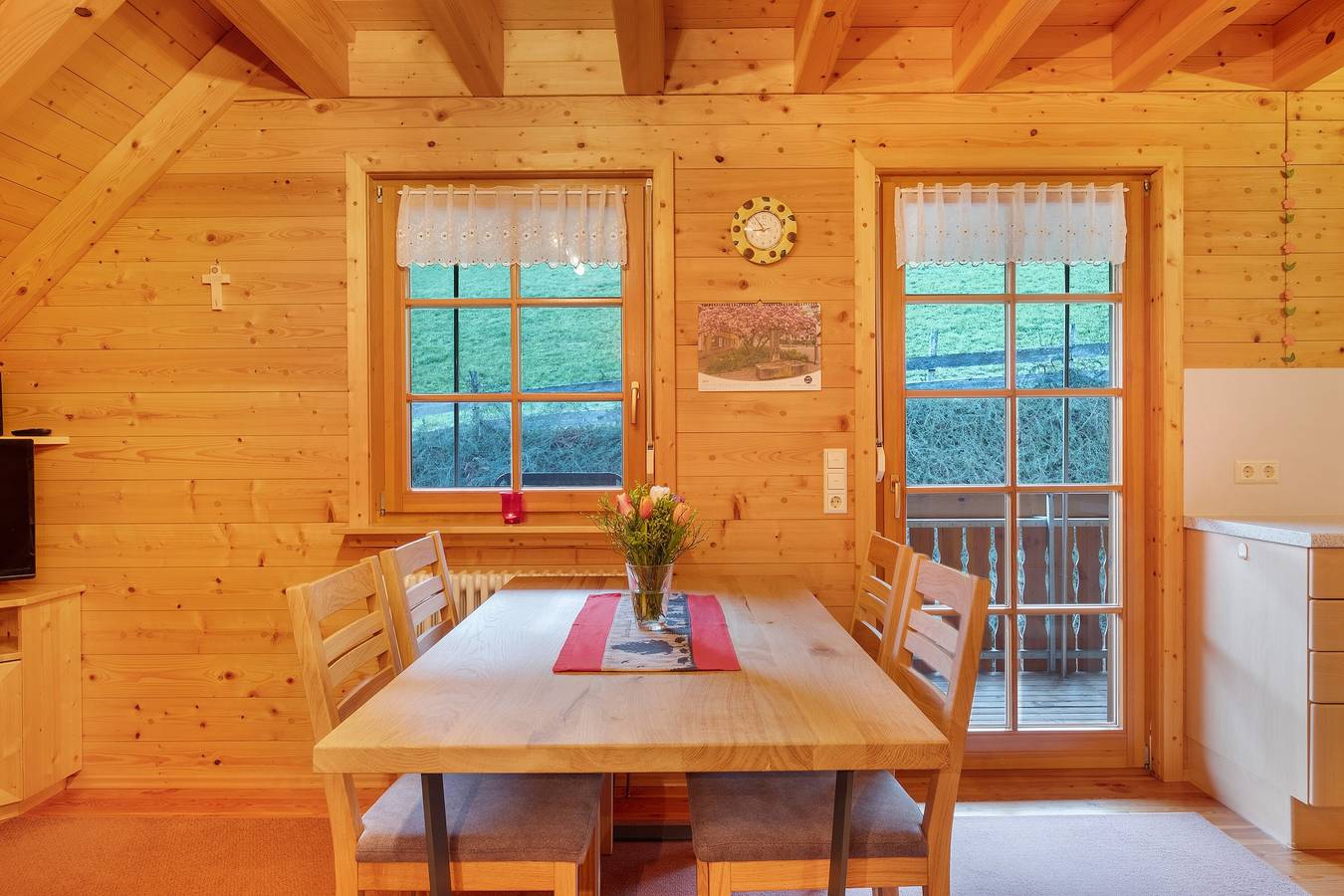 Appartement entier, Appartement 'Bergblick' avec vue sur les montagnes, terrasse partagée et Wi-Fi in Mühlenbach, Forêt-Noire centrale