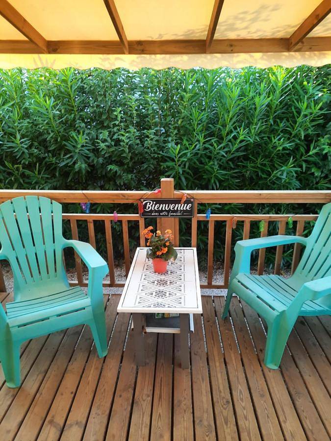 Camping para 8 personas, con terraza además de jacuzzi y piscina en Frejus