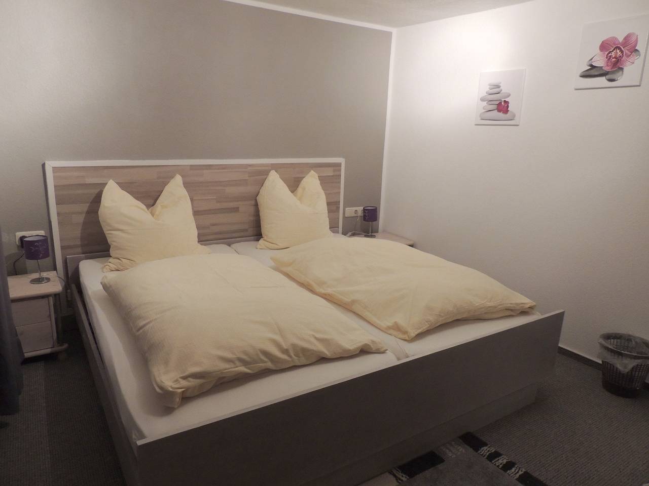 Pension Neuenrade - 3_Doppelzimmer mit Zustellbett Nr. 3, mit Wc und Dusche in Neuenrade, Märkischer Kreis