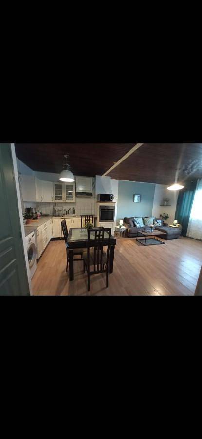 Appartement entier, Three-Bedroom Apartment in La Monnerie-le-Montel, Parc Naturel Régional Livradois-Forez