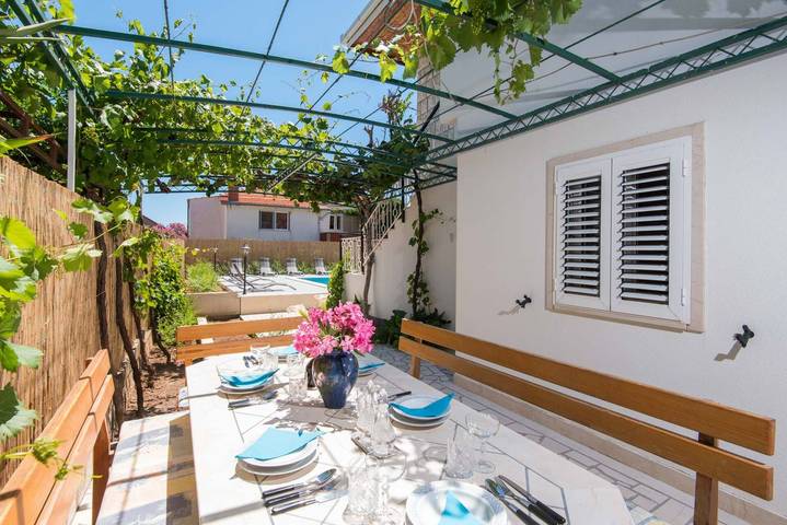 Ferienhaus mit Meerblick für 13 Personen, mit Balkon und Garten sowie Pool in Kroatien - 4