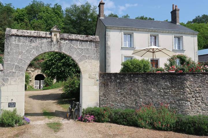 Location de vacances pour 6 personnes, avec terrasse ainsi que jardin et sauna à Noizay