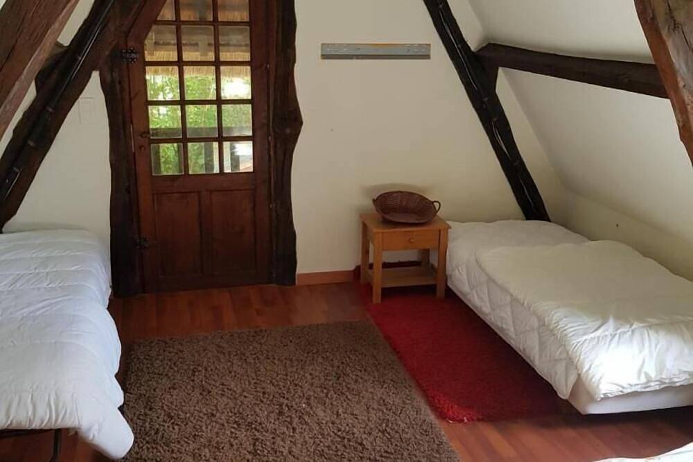 Typique chaumière weekend/semaine/15 jours pour vos vacances en normandie in Saint-Philbert-sur-Risle, Région de Bernay