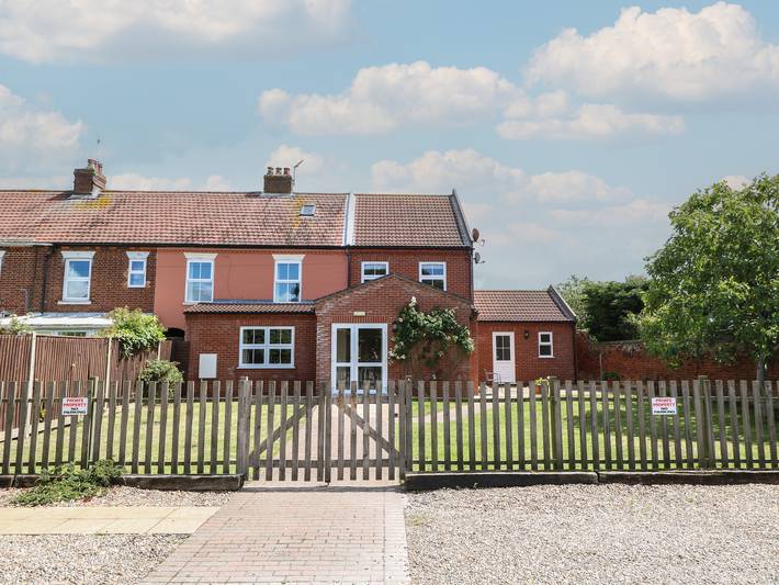 Cottage for 12 people, with garden, with pets in Norfolk