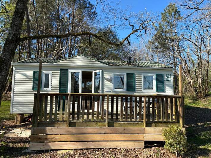 Location de vacances pour 2 personnes, avec jardin ainsi que vue et terrasse, animaux acceptés à Gavaudun