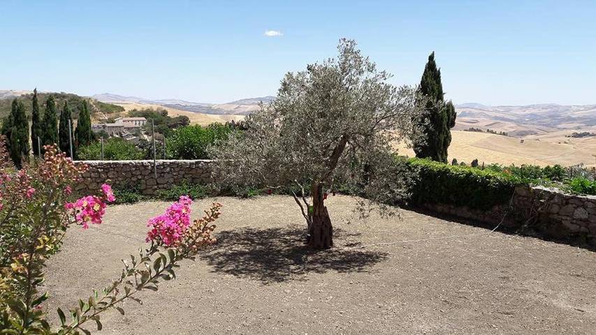 Location de vacances pour 24 personnes, avec vue ainsi que piscine et jardin à Polizzi Generosa - 3